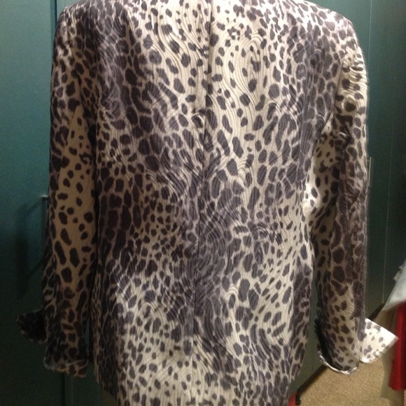 Like new no button jacket - Picture 4 of 6